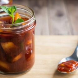 Домашняя аджика: острая заготовка, которая умеет менять вкус обычной еды
